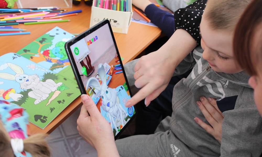 В Омской области для детей с инвалидностью открыли арт-терапевтическую студию