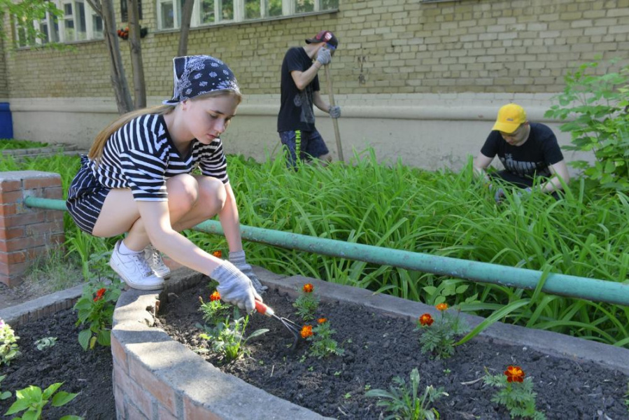 В Омской области продолжается летнее трудоустройство школьников 
