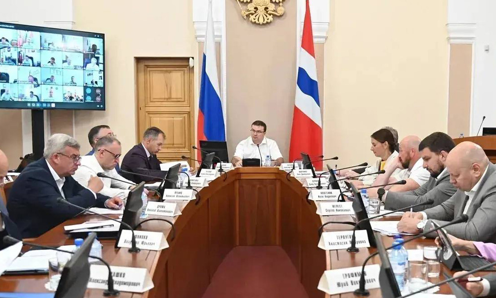 Виталий Хоценко провёл оперативное совещание по актуальным вопросам региональной повестки