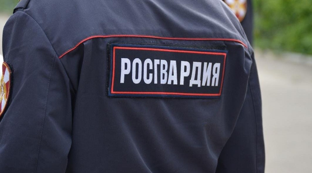  В Омской области задержали мужчину, напавшего на настоятеля храма прямо во время службы