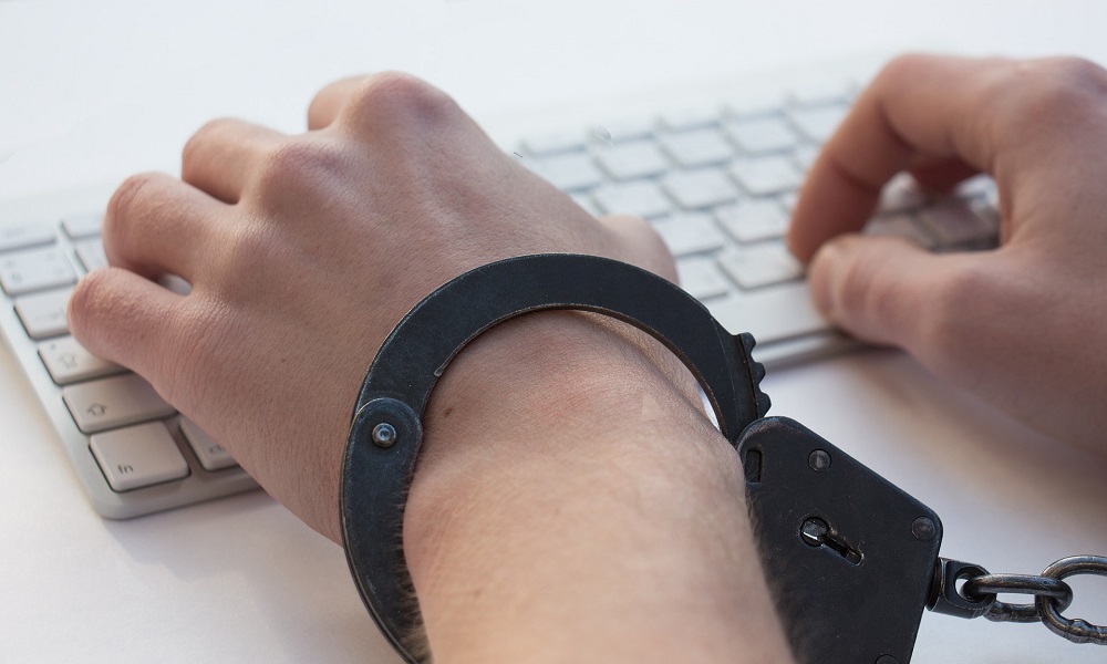 42 жертвы, почти 34 млн рублей: группа из 13 омских брокеров предстанет перед судом