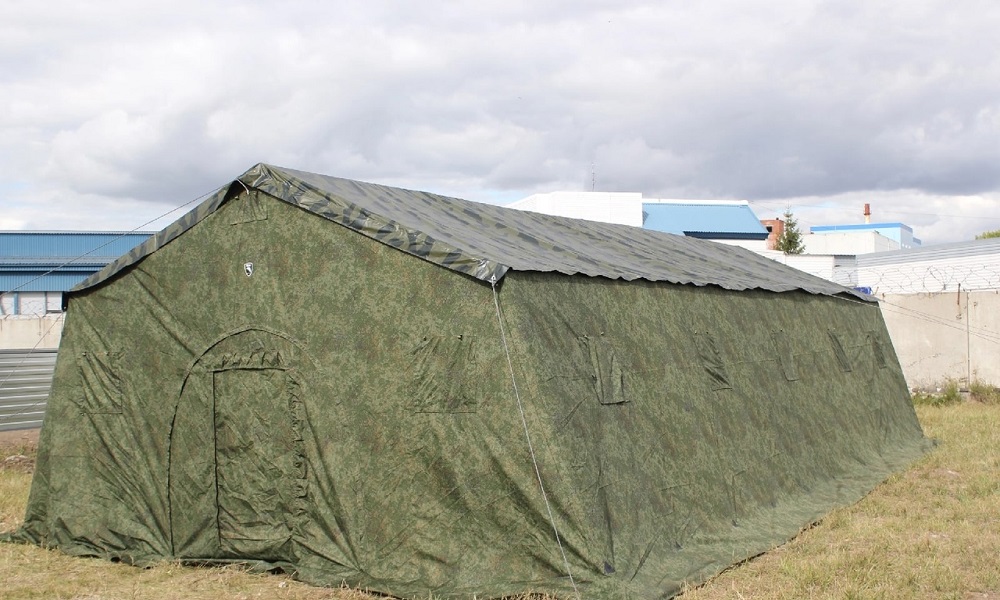 В Омске продолжает работать палатка для бездомных