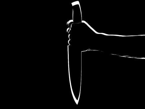 В Омске женщина ударила дочь ножом