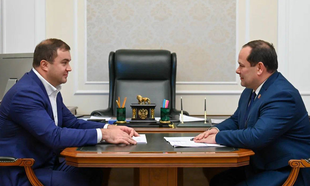 Виталий Хоценко принял с докладами руководителей Знаменского и Седельниковского районов 