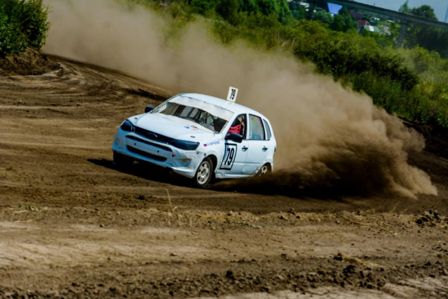 Омские гонщики стали победителями соревнований по автокроссу