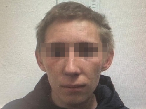 Омич угнал машину у работодателя и врезался в дерево