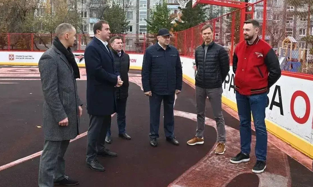 Виталий Хоценко проверил благоустройство общественных пространств на левобережье Омска