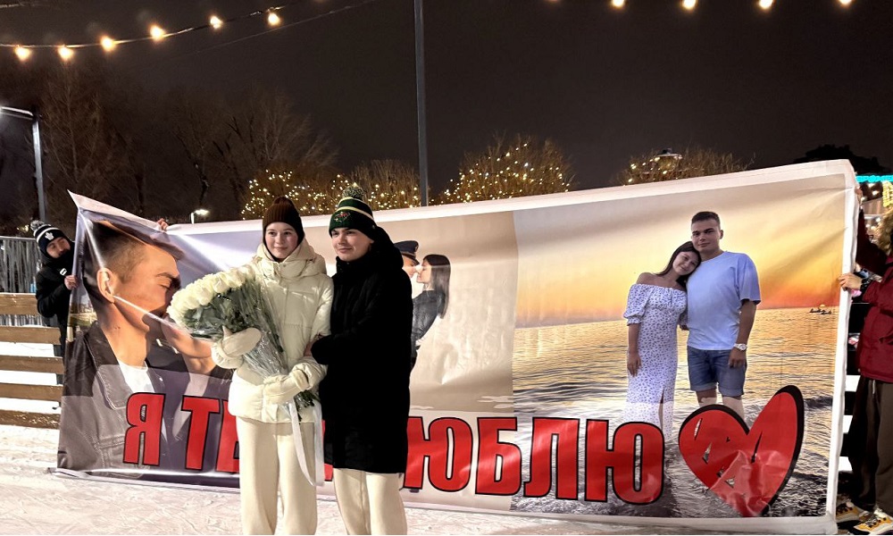 Омич сделал предложение девушке на катке 