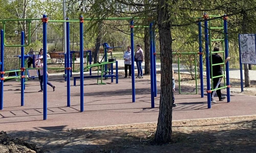 В Омске завершают благоустройство бульвара Веретено в Кировском округе 