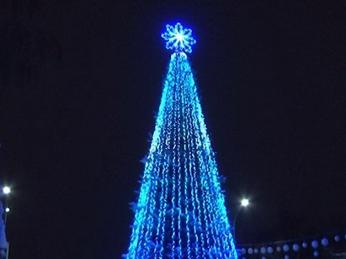 Главная городская ёлка зажжёт свои огни уже вечером