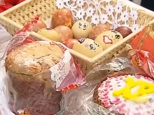 Омичам рассказали, сколько яиц и куличей можно съесть на Пасху