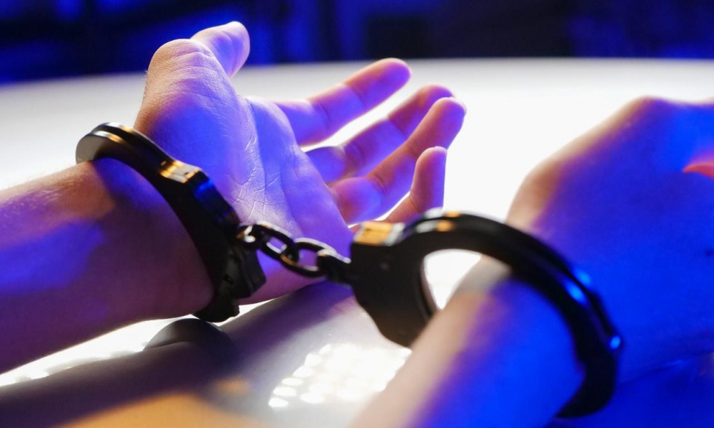 В Омске по дороге домой полицейский столкнулся с грабителем 