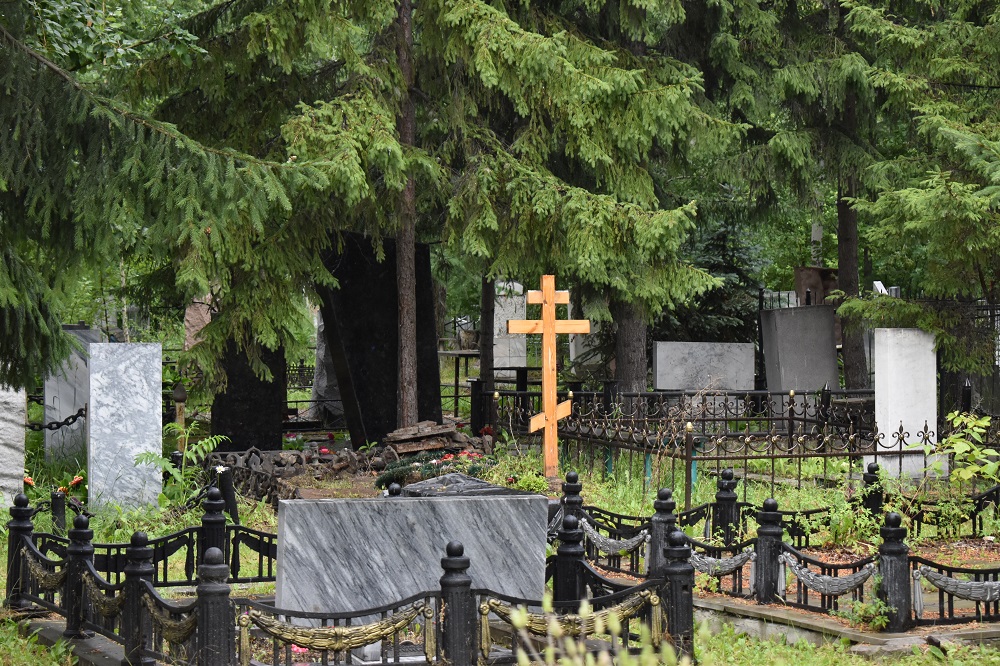 В Омске продолжают восстанавливать памятник знаменитого поэта