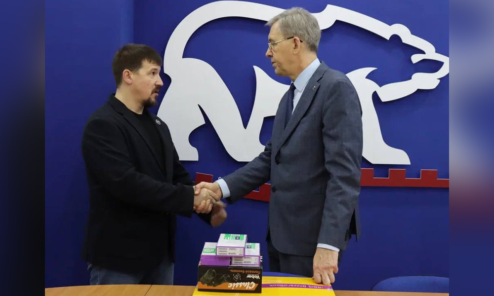 Александр Артемов передал оборудование для формирования гуманитарных грузов бойцам СВО