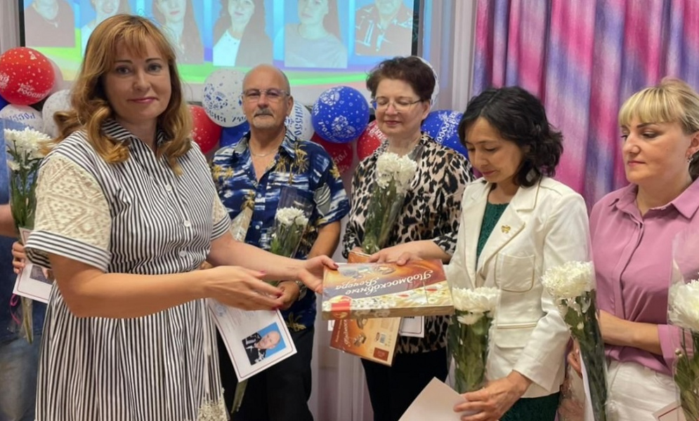 Победители праймериз «Единой России» поздравили соцработников с профессиональным праздником