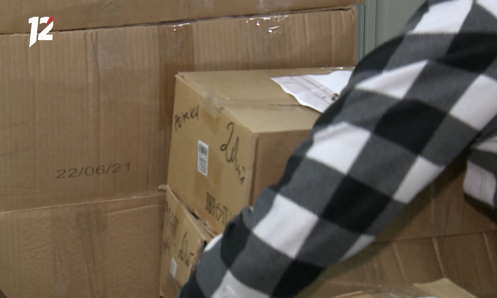 Из Омской области пытались вывезти декоративных птиц и партию конины