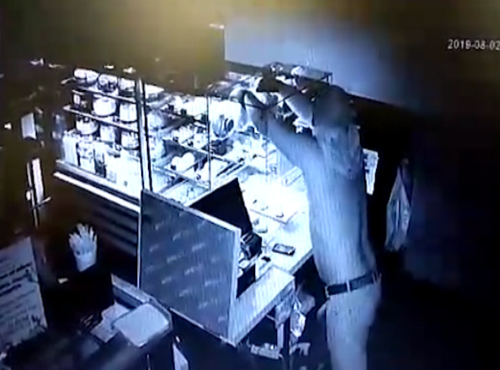 В Омске ищут вора-сладкоежку