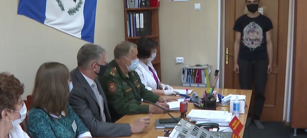 Омским призывникам проводят экспресс-тест на коронавирус