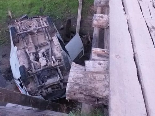 Омич на УАЗе слетел с моста и погиб