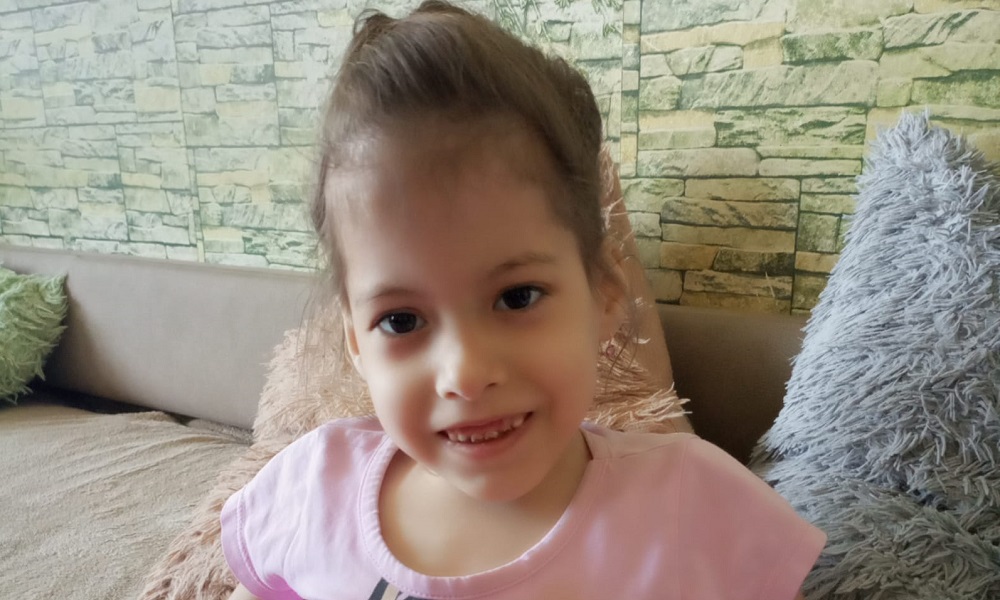 Омичей просят помочь 7-летней Соне Васильевой