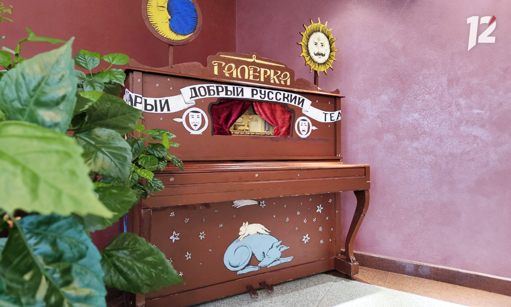 «Старый добрый русский театр»: в Омске состоялась экскурсия в закулисье «Галёрки»