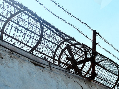 Жителя Омской области приговорили к пожизненному заключению за убийство трёх человек