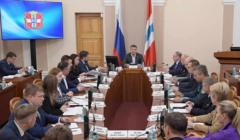 Политолог Александр Семёнов: «Хоценко стремится побороть стереотип провинциальности Омской области»