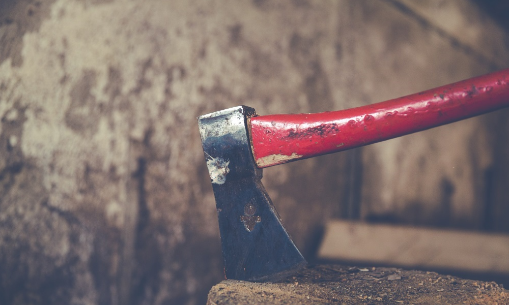 Омичке, которая зарубила своего сожителя, ужесточили наказание 