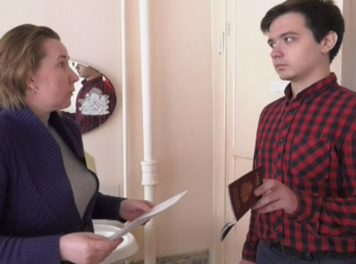 Омские выпускники сдают первый обязательный ЕГЭ