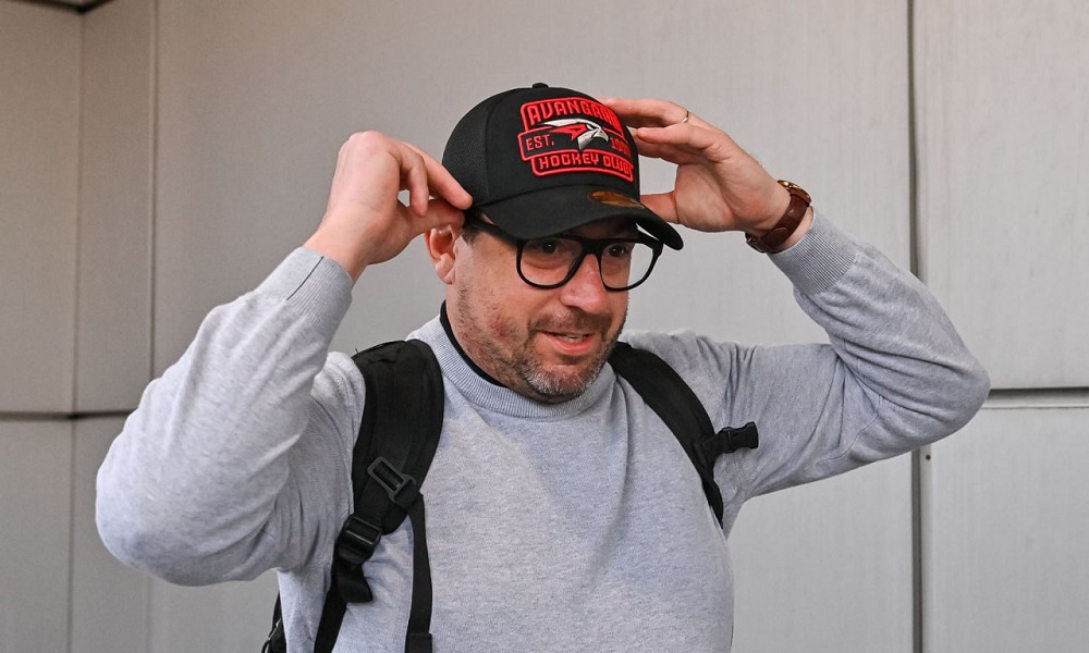 Главный тренер «Омских Крыльев» Луи Робитайл прилетел в Омск