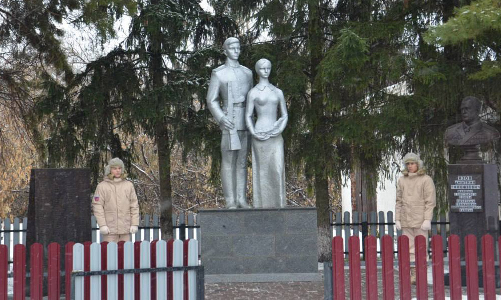 В Оконешниковском районе открыли бюст Маршала Советского Союза Дмитрия Язова