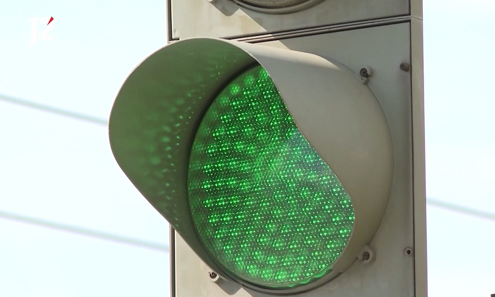 В Омске на Новокирпичной установили светофор