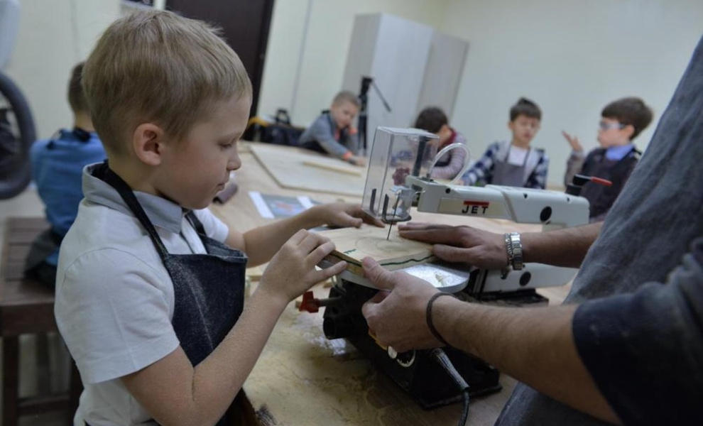Омские предприниматели открыли столярную мастерскую и детский клуб единоборств 