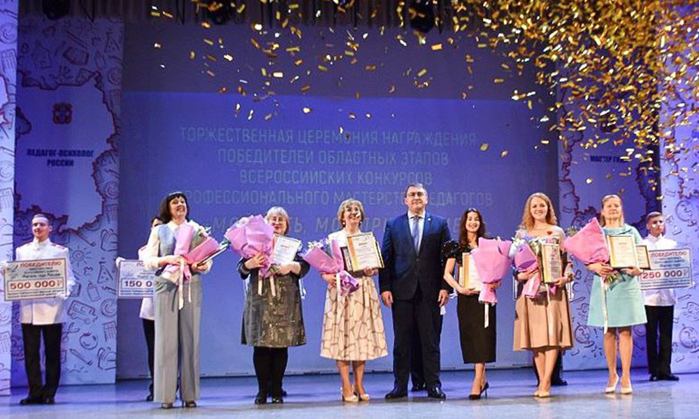 Виталий Хоценко увеличил число премий педагогам