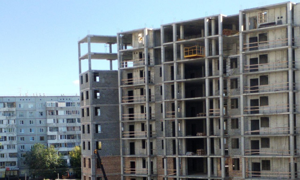 В Омске на улице 70 лет Октября приостановилось строительство долгостроя