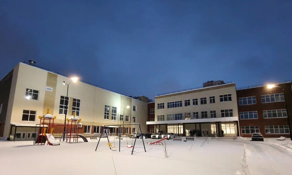 Виталий Хоценко и Сергей Шелест оценили готовность новой школы в микрорайоне Серебряный Берег