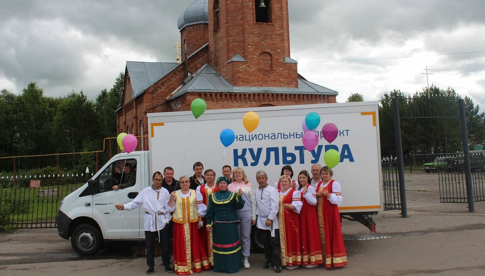 В Омской области появился восьмой дом культуры на колёсах