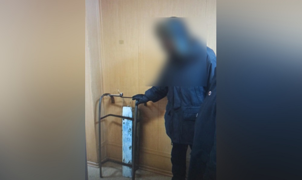 В Исилькульском районе задержали мужчину, который угрожал возлюбленной топором 