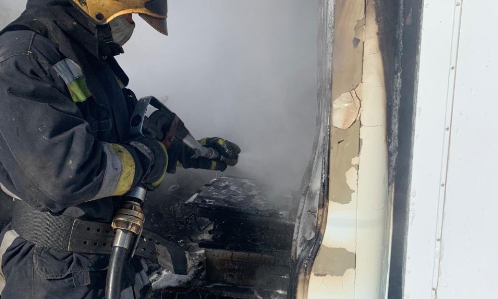 Возле АЗС в Омске загорелась «Газель»