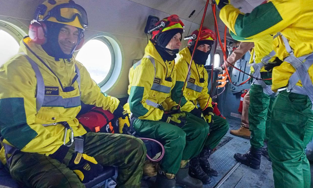 В Омском лесхозе готовят десантников-пожарных к новому сезону