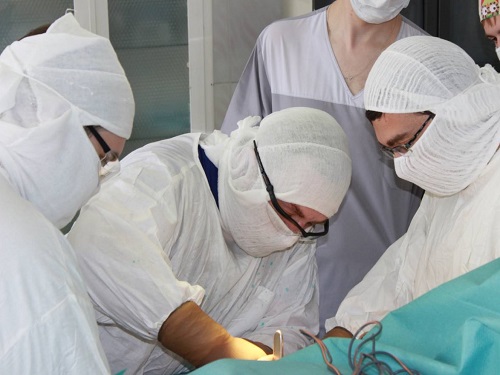 На эндопротезирование суставов омичей просят помощи у федералов