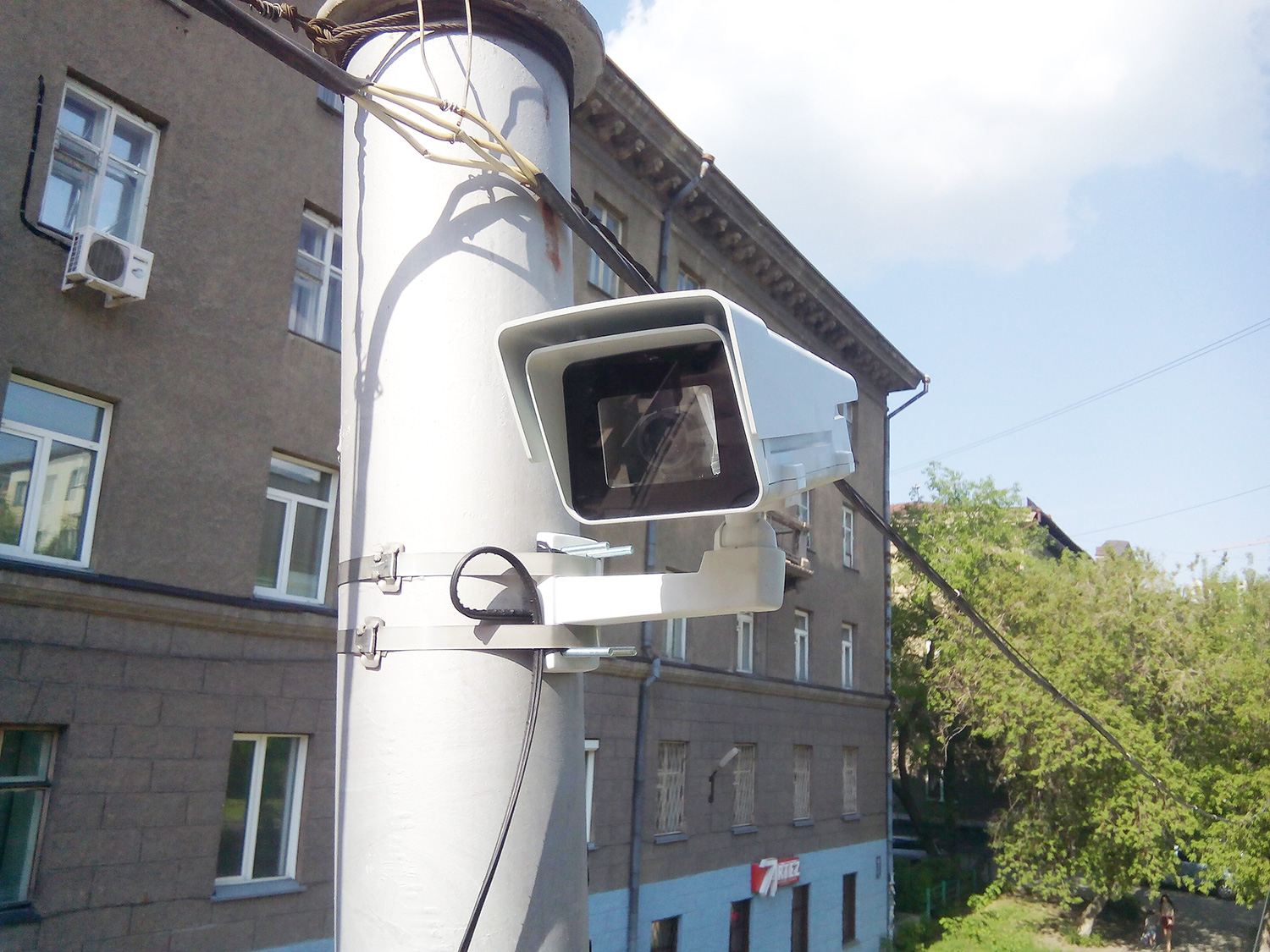 Более 10 омских перекрёстков оборудовали новыми фотовидеокамерами