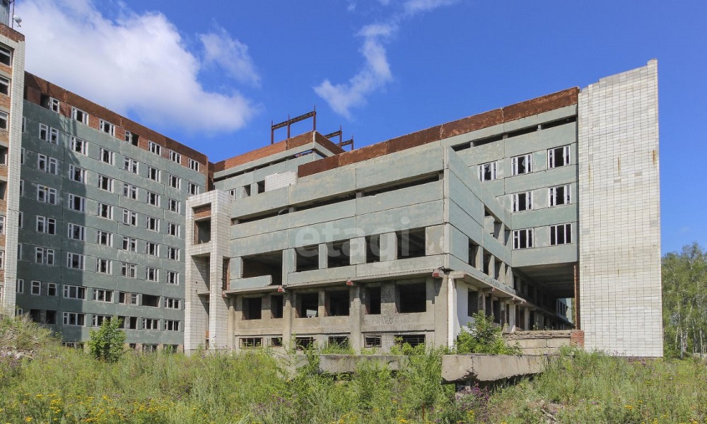 В Омске на продажу за 199 млн выставили недостроенное здание
