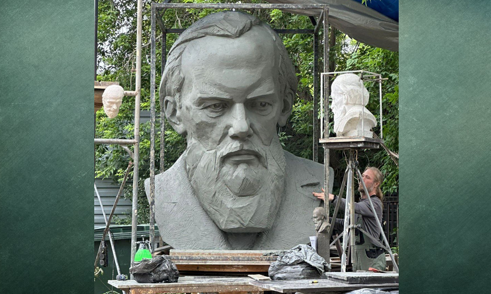 Названа дата открытия памятника Достоевскому
