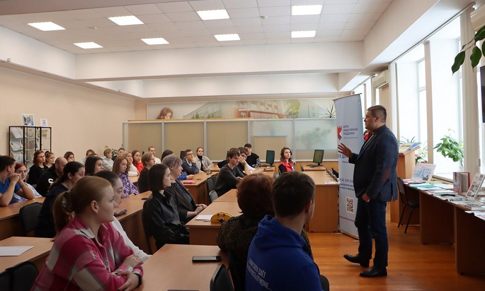 «Единая Россия» просвещает омских студентов в теме донорства крови и костного мозга