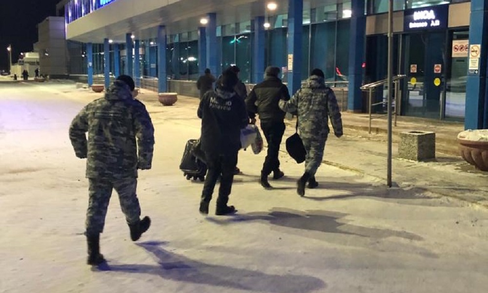 Омские судебные приставы выдворили из России гражданина Китая