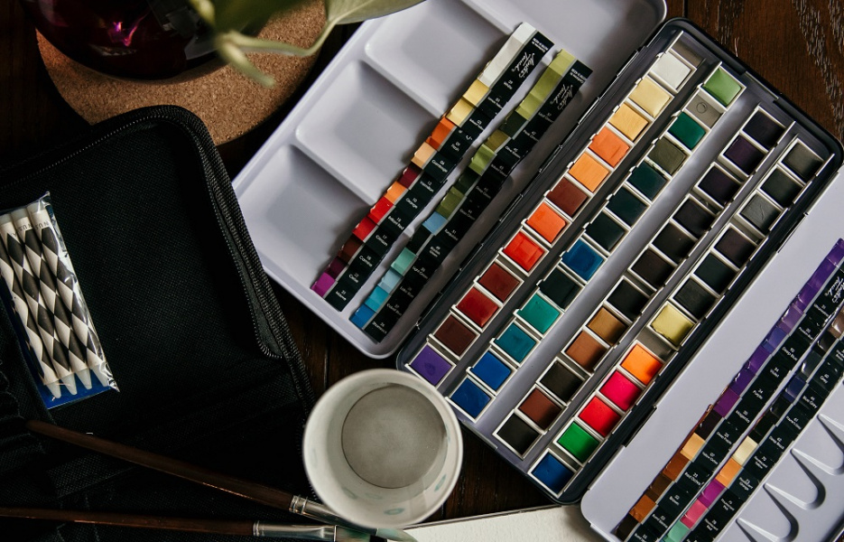 Больше трети омичей зарабатывают на рукоделии и рисовании 