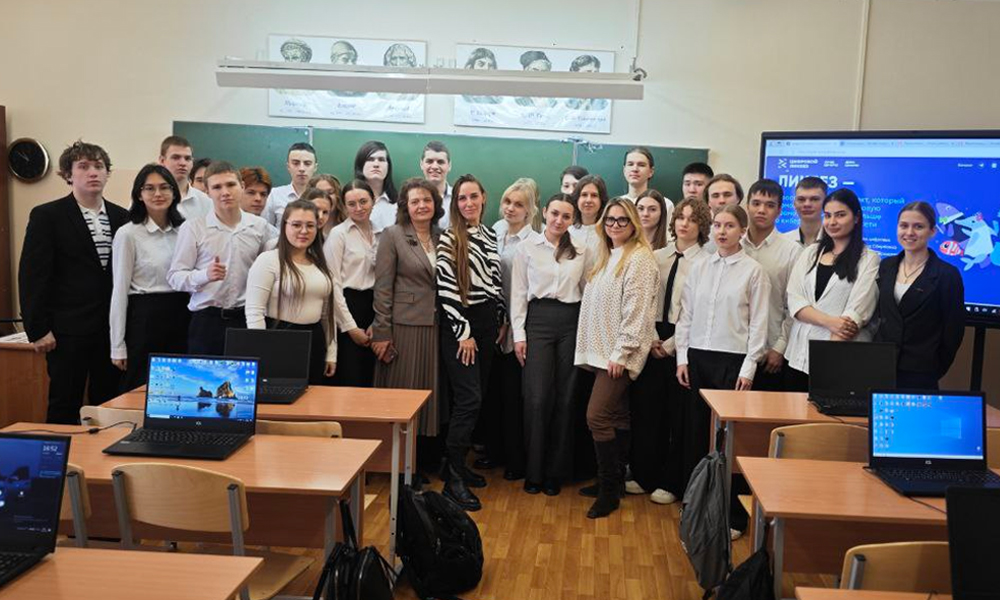 В омской гимназии провели урок по безопасным покупкам в интернете