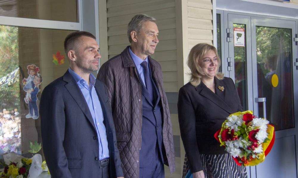 Александр Артёмов поздравил омских педагогов и школьников с Днём знаний