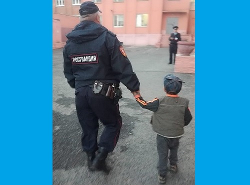 Росгвардейцы помогли юному омичу вернуться домой